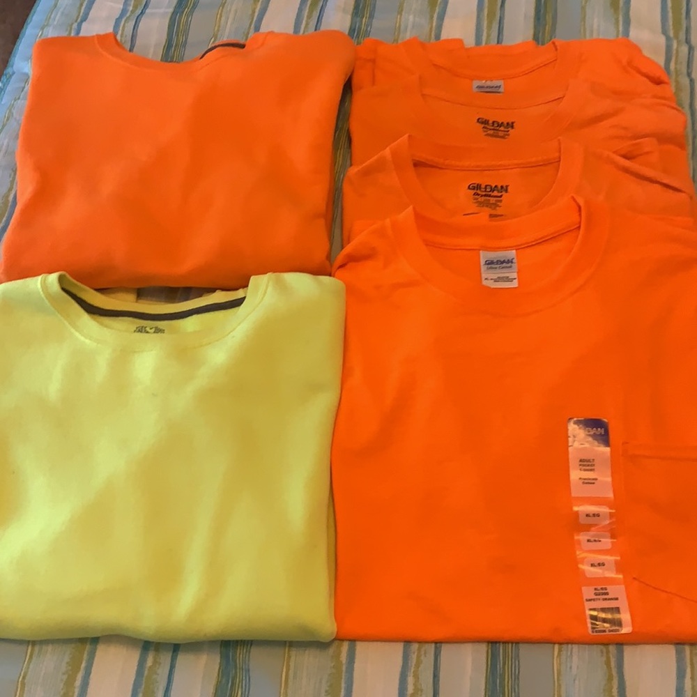 (4) Gildan Safety Orange Hi Visability T shirts & (2) Hi Vis Sweatshirts XL